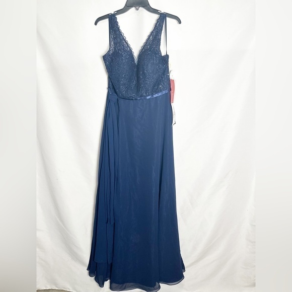 NWT Dancing Queen Sleeveless Scalloped Lace IllusionGown - Picture 2 of 5